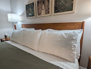 1 sovrum, skrivbord, strykjärn/strykbräda och gratis wi-fi