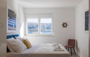 3 bedrooms, travel cot, free WiFi, bed sheets