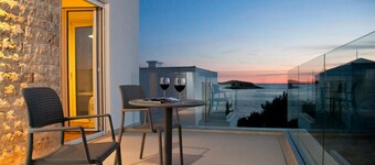 Lovely home in Rogoznica with WiFi