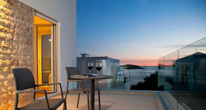 Lovely home in Rogoznica with WiFi