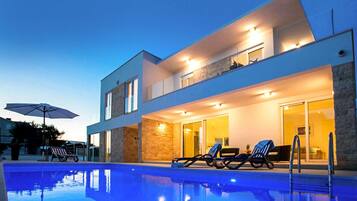 Opvarmet pool