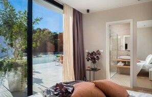 4 bedrooms, iron/ironing board, travel crib, free WiFi