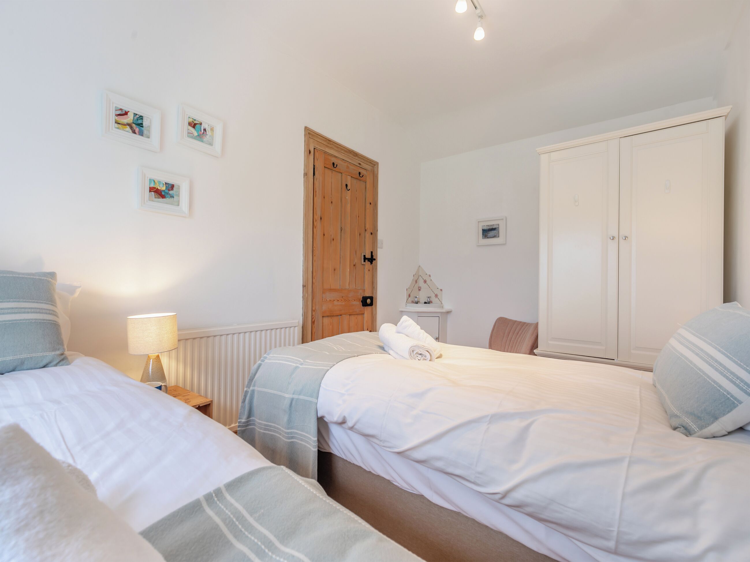 4 bedrooms, free WiFi, bed sheets