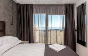 4 bedrooms, travel crib, free WiFi, bed sheets