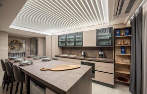 Kühlschrank, Ofen, Herdplatte, Geschirrspüler