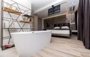 4 bedrooms, travel crib, free WiFi, bed sheets