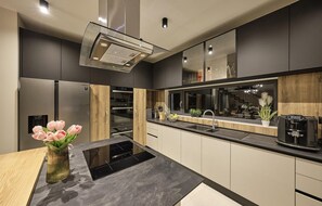 Fridge, microwave, oven, stovetop - Beautiful home in Zdrelac with sauna (Zdrelac)