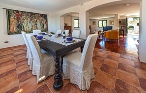 Dining - Luxurious home in Sumartin (Sumartin)