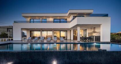 Lovely home in Sukosan