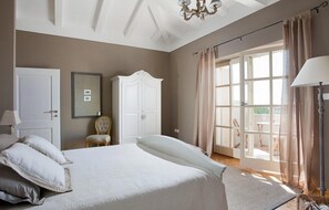 4 Schlafzimmer, Reisekinderbett, kostenloses WLAN, Bettwäsche