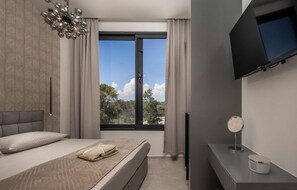 4 bedrooms, travel crib, free WiFi, bed sheets