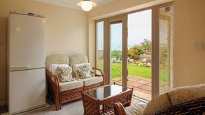 Living area - 4 bedroom accommodation in Newquay (Newquay)