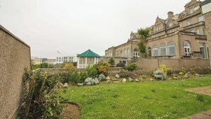 Property grounds - 4 bedroom accommodation in Newquay (Newquay)