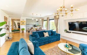 Fernseher, Tischtennisplatte