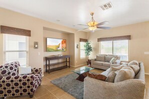 Smart TV, books - Mesquite Ridge- with office, games and amazing Views! (Sierra Vista)