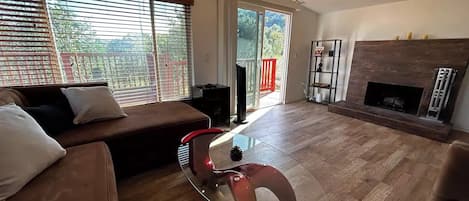 Smart-tv och eldstad