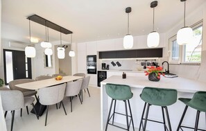 Kühlschrank, Ofen, Herdplatte, Geschirrspüler