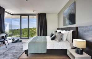 4 bedrooms, travel crib, free WiFi, bed sheets