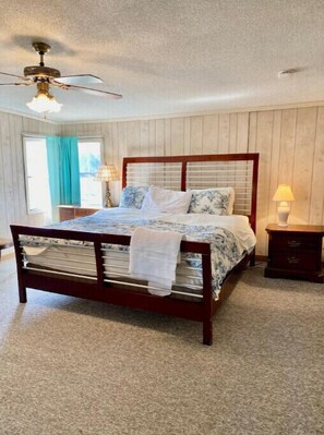4 bedrooms, iron/ironing board, free WiFi, bed sheets