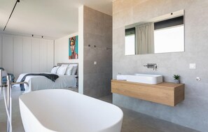 3 chambres, lit parapluie, Wi-Fi gratuit, draps fournis