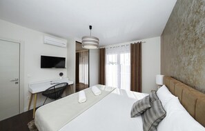 4 bedrooms, travel crib, free WiFi, bed sheets