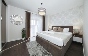 4 bedrooms, travel crib, free WiFi, bed sheets
