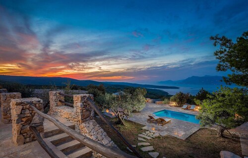 Luxurious home in Povlja