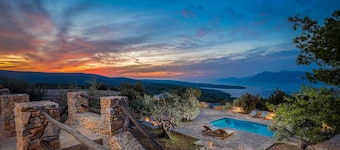 Luxurious home in Povlja