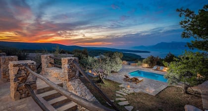 Luxurious home in Povlja