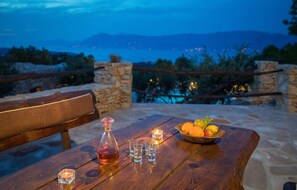Outdoor dining - Luxurious home in Povlja (Povlja)
