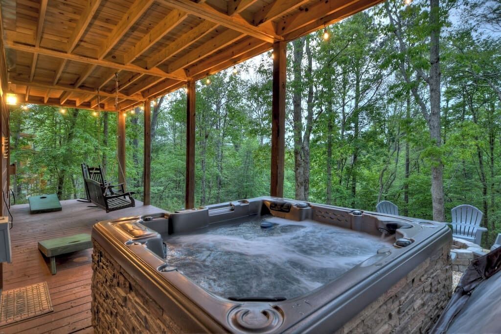 FUNtastic CABIN with Game room + Hot tub + Firepit