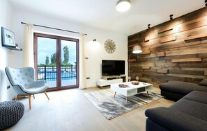 TV, foosball - Lovely home in Policnik with sauna (Policnik)