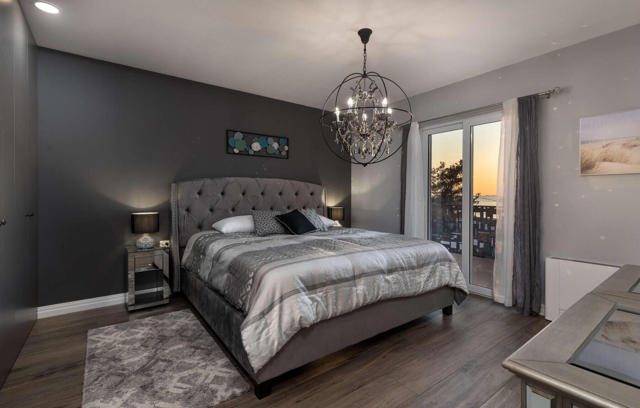 5 室のベッドルーム、旅行用ベビーベッド、WiFi (無料)、ベッドシーツ