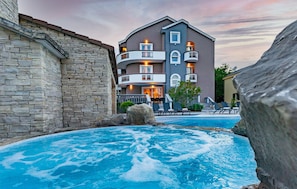 A heated pool - 8 bedroom beautiful home in Zaton (Zaton)