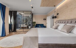 8 bedrooms, travel cot, free WiFi, bed sheets - 8 bedroom beautiful home in Zaton (Zaton)