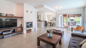 Unclassified image, 5 of 37, button - Beautiful home in Mirca (Mirca)