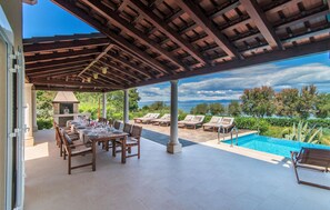Outdoor dining - Beautiful home in Mirca (Mirca)