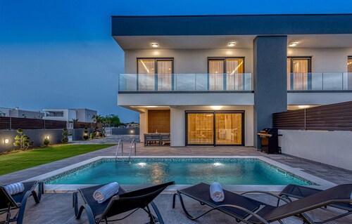 Awesome home in Zaton with sauna