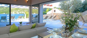 5 bedroom pet friendly home in Lastovo