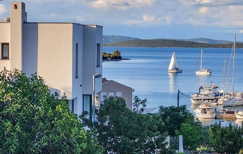 BEAUTIFUL APARTMENT WITH POOL