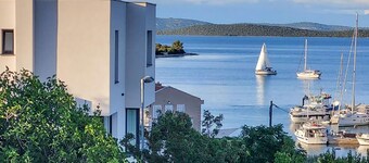 BEAUTIFUL APARTMENT WITH POOL