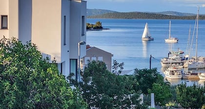 BEAUTIFUL APARTMENT WITH POOL
