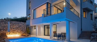 BEAUTIFUL APARTMENT WITH POOL