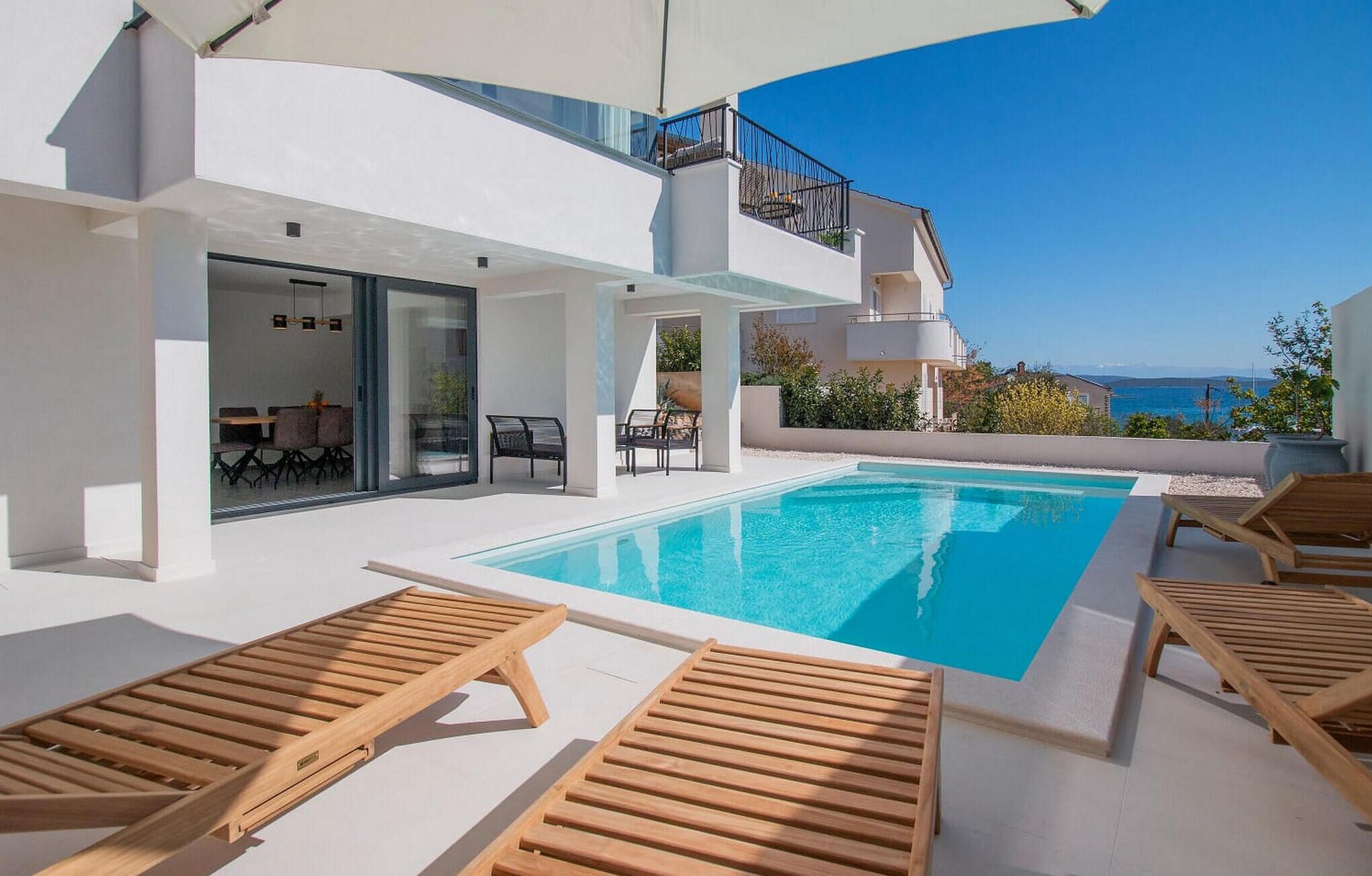 Lämmitetty uima-allas