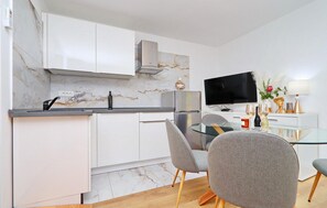 Kühlschrank, Ofen, Herdplatte, Geschirrspüler