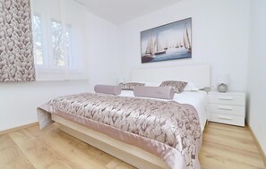 6 Schlafzimmer, Reisekinderbett, kostenloses WLAN, Bettwäsche