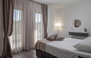 3 bedrooms, free WiFi, bed sheets - Gorgeous home in Sicane (Sicane)