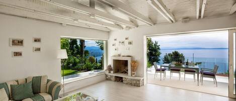 TV, fireplace, DVD player