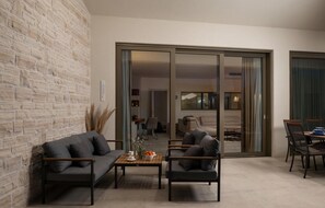 Télévision, table de tennis de table