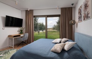 5 bedrooms, travel cot, free WiFi, bed sheets